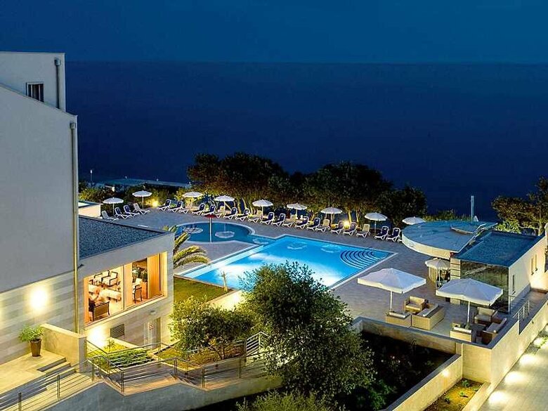 Luna Island Hotel