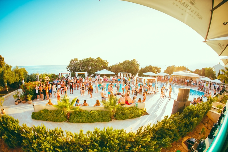 Luna Island Hotel