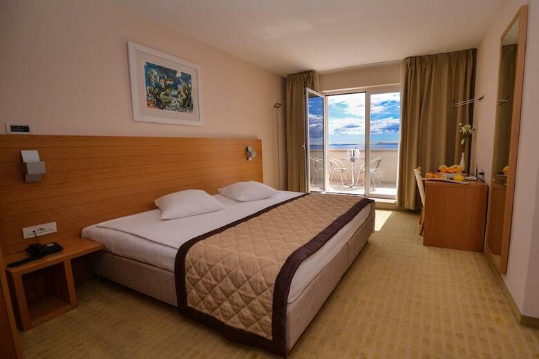 Luna Island Hotel