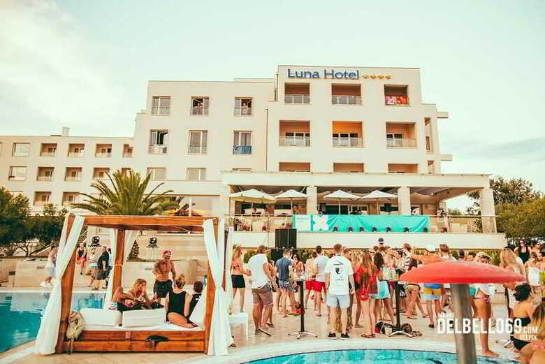 Luna Island Hotel