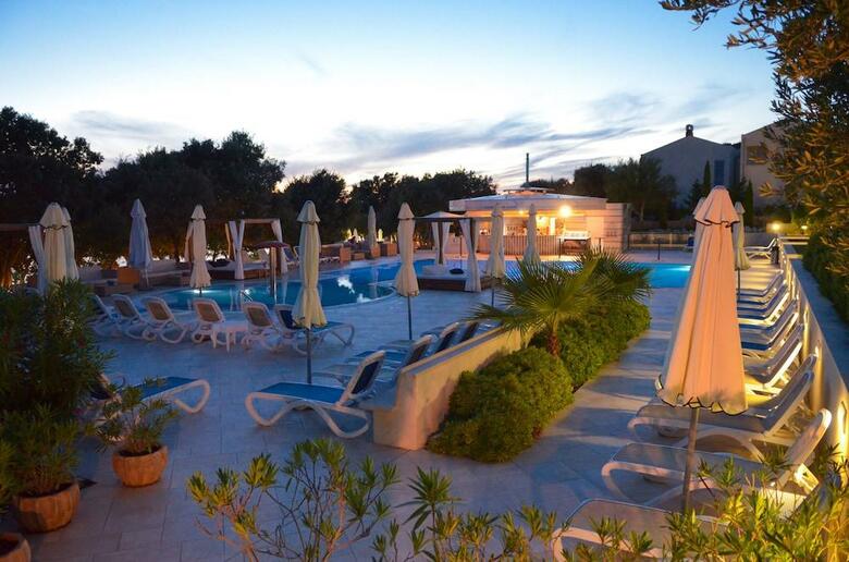 Luna Island Hotel