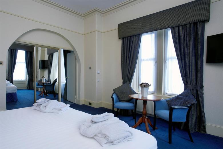 Symphony Lovat Hotel(.)