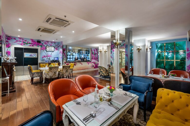 Hotel Mayfair Lagoon