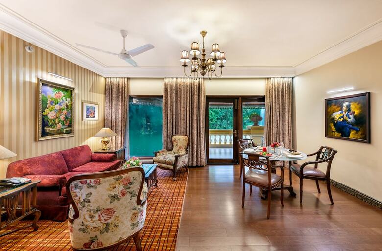 Hotel Mayfair Lagoon