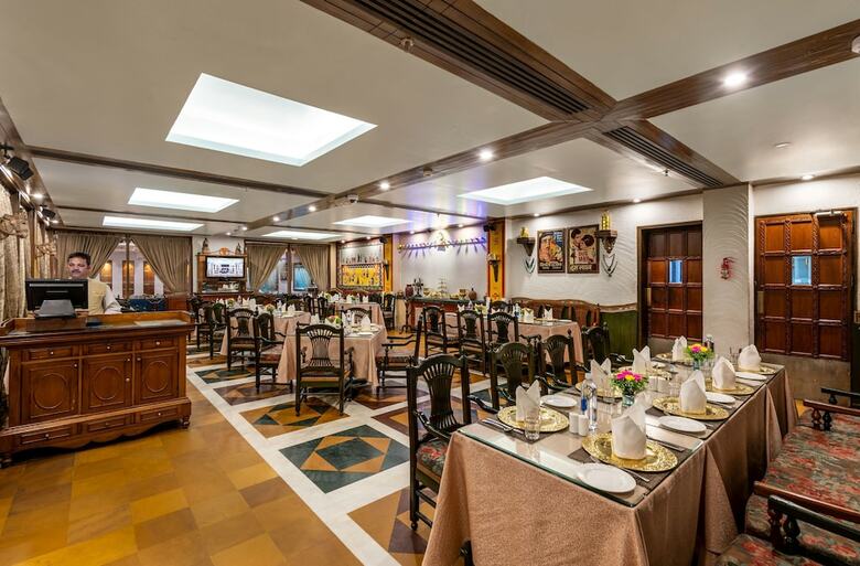 Hotel Mayfair Lagoon