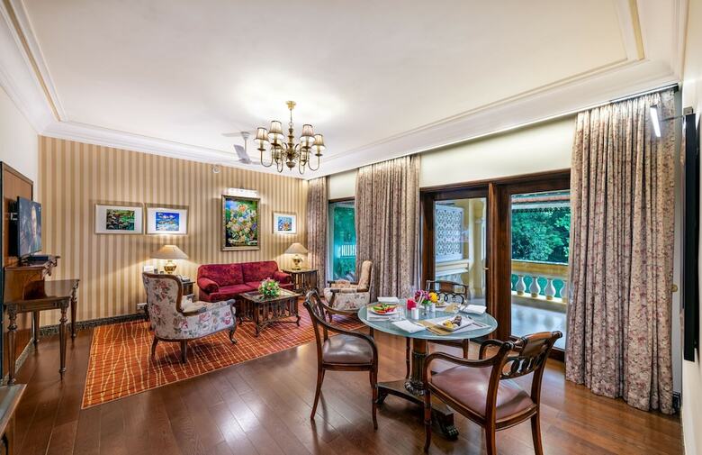 Hotel Mayfair Lagoon