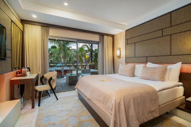 Hotel Cratos Premium