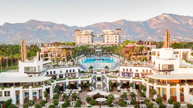 Hotel Cratos Premium