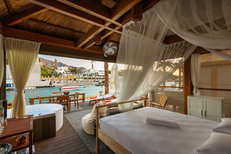Hotel Cratos Premium