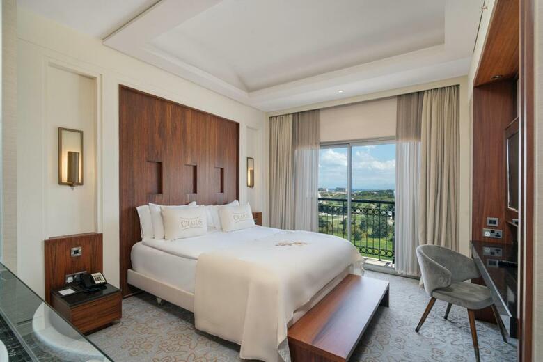 Hotel Cratos Premium
