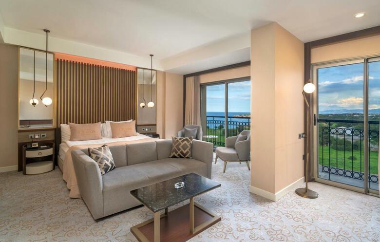 Hotel Cratos Premium