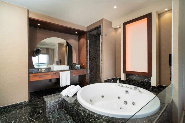 Hotel Cratos Premium