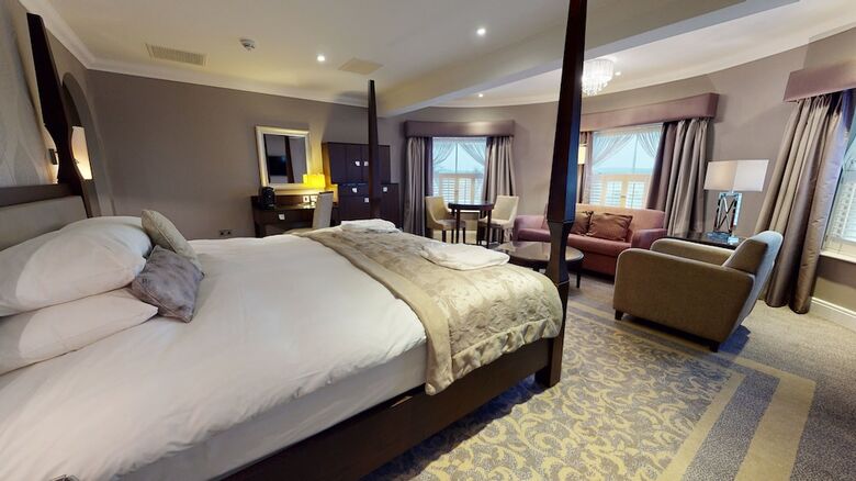 Hotel Oakley Hall