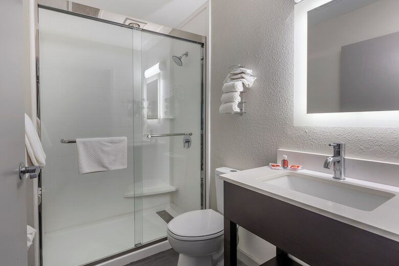 Hotel Greenville Pelham Inn By Ihg