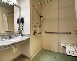 Hotel Comfort Suites Airport
