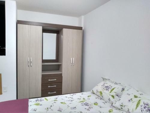 4 Estacoes: Lindo Apartamento No Catole