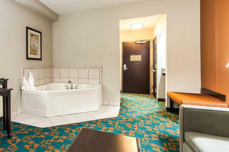 Hotel Comfort Suites