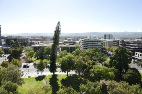 Hotel Mantra On Hindmarsh Square