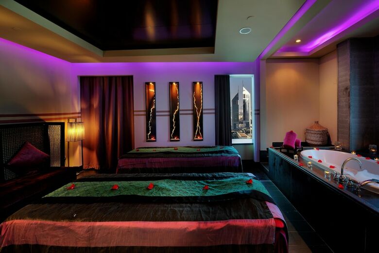 Emirates Grand Hotel