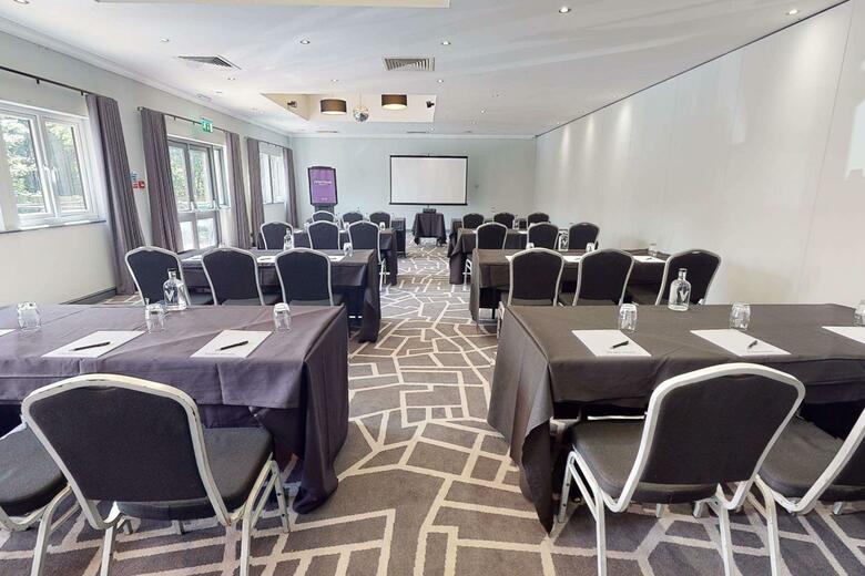 Village Cardiff - Hotel & Leisure Club