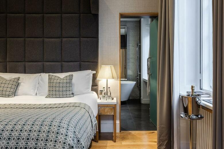 Bank Hotel
