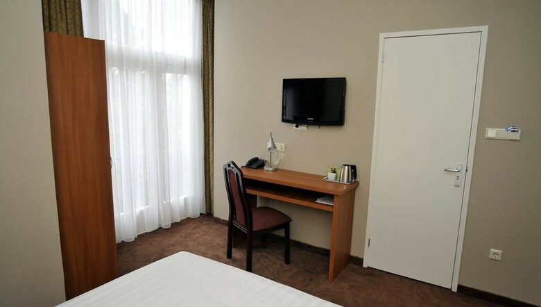 Central Park Hotel
