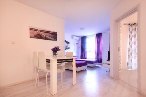 Apartamento Minismart Complex Rainbow Garden And Jacuzzi