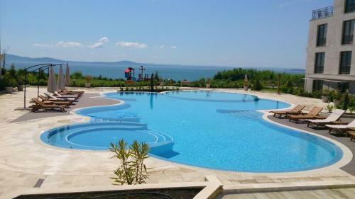 Apartment In Diamond Beach Complex