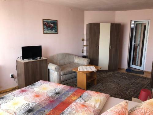 Hostal Andreevi Guest House