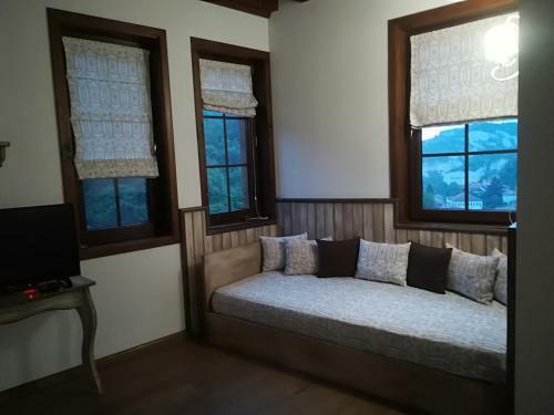 Hostal Manoleva House