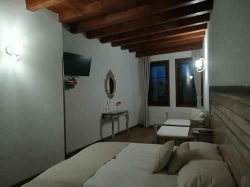 Hostal Manoleva House