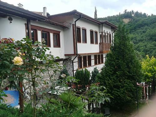 Hostal Manoleva House