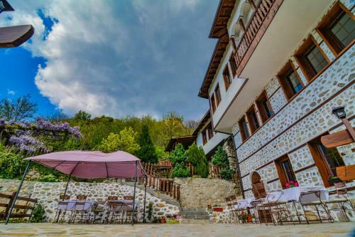 Hostal Manoleva House