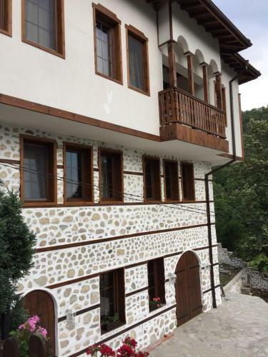 Hostal Manoleva House