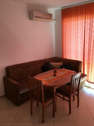 Adonai Apartments