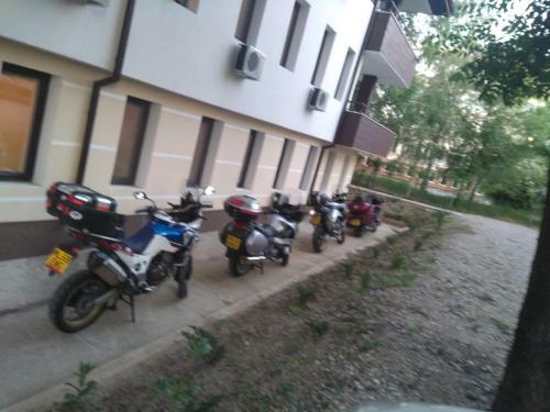Motel Complex Friends