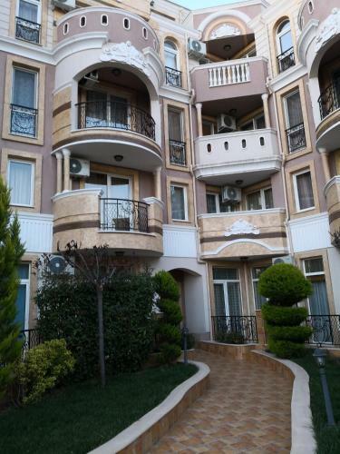 Mellia Park Apartment