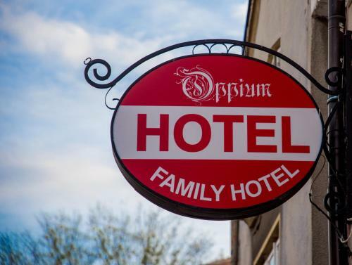Hotel Oppium