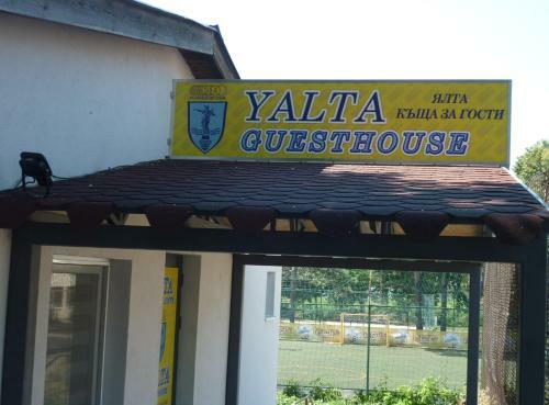 Hostal Yalta Guest House