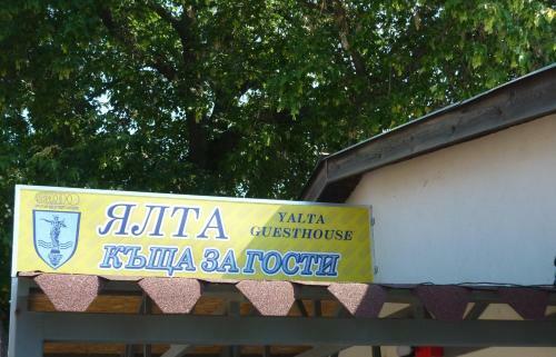 Hostal Yalta Guest House