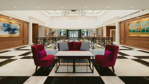 Astor Garden Hotel