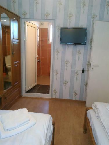 Hostal Father's House