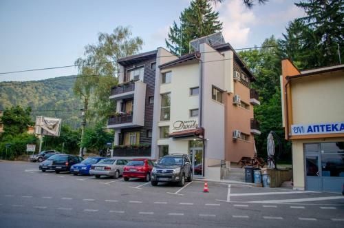 Hostal Guest House Dinevi