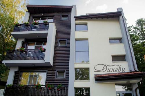 Hostal Guest House Dinevi