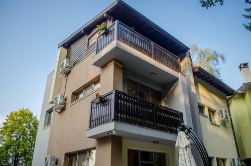 Hostal Guest House Dinevi