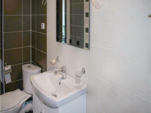 Two-bedroom Apartment In Sinemorets