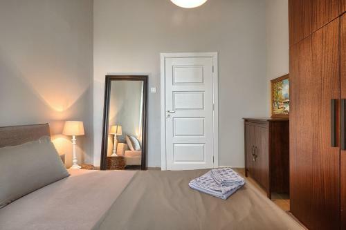 Baratero Opera Apartments