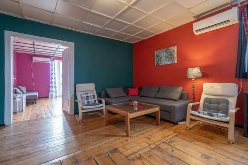 Cool Central Apartment