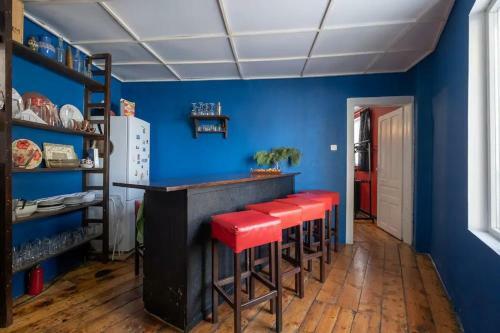 Cool Central Apartment
