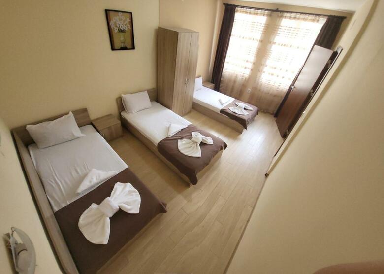 Twain Apart&rooms